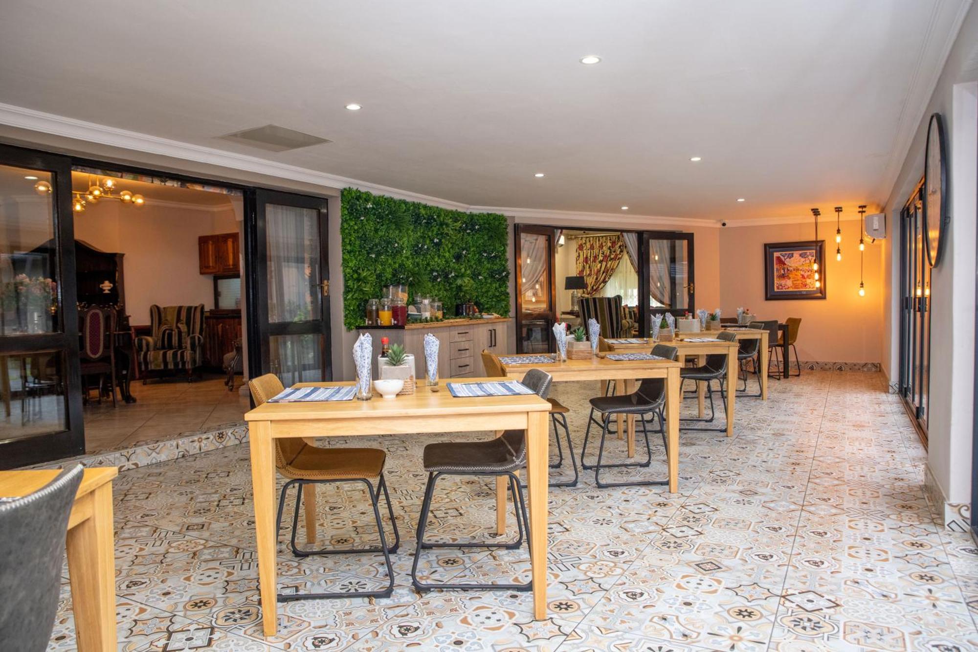 Iso'Bella Vita Guesthouse ファラボルワ エクステリア 写真