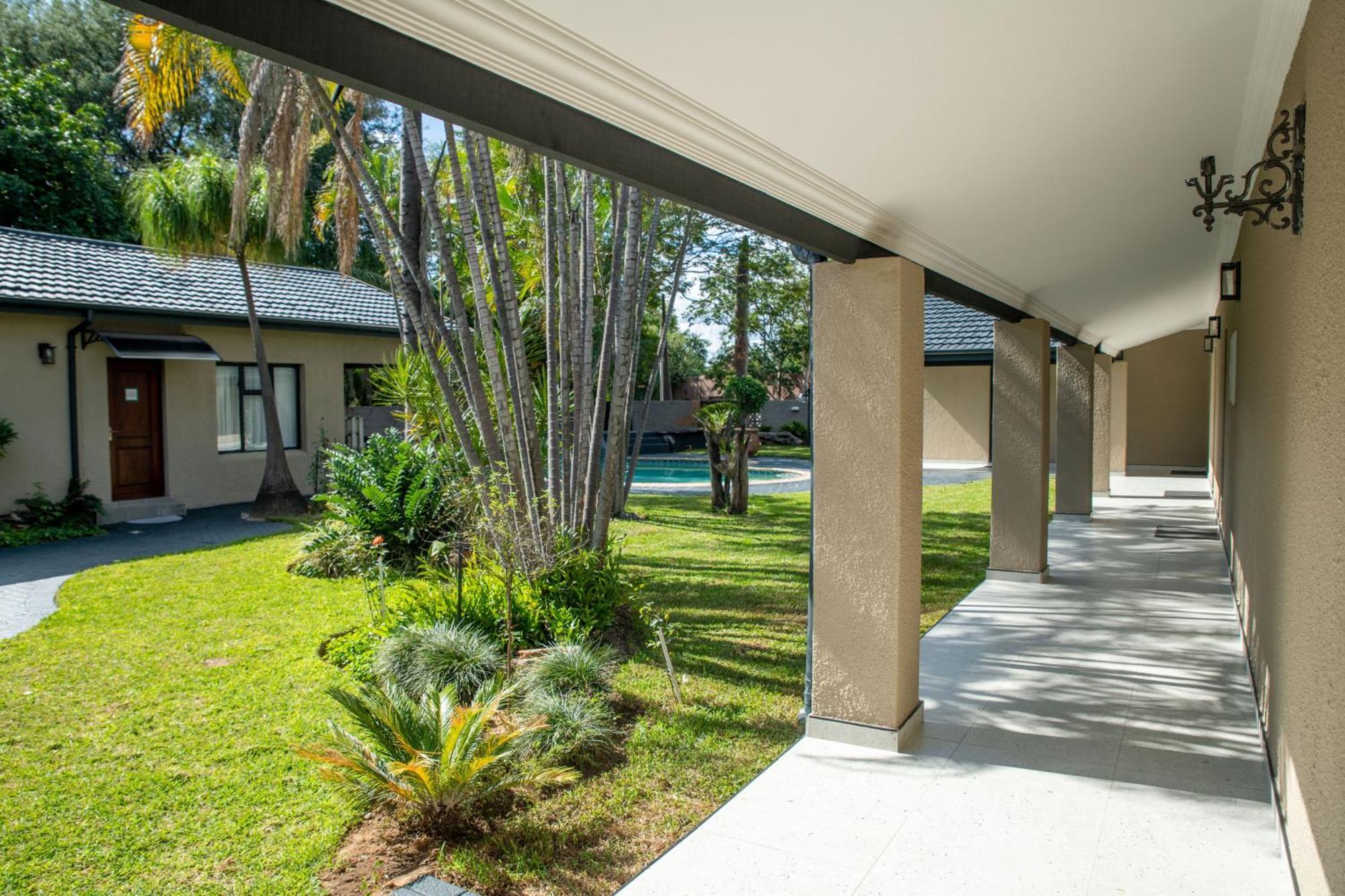 Iso'Bella Vita Guesthouse ファラボルワ エクステリア 写真
