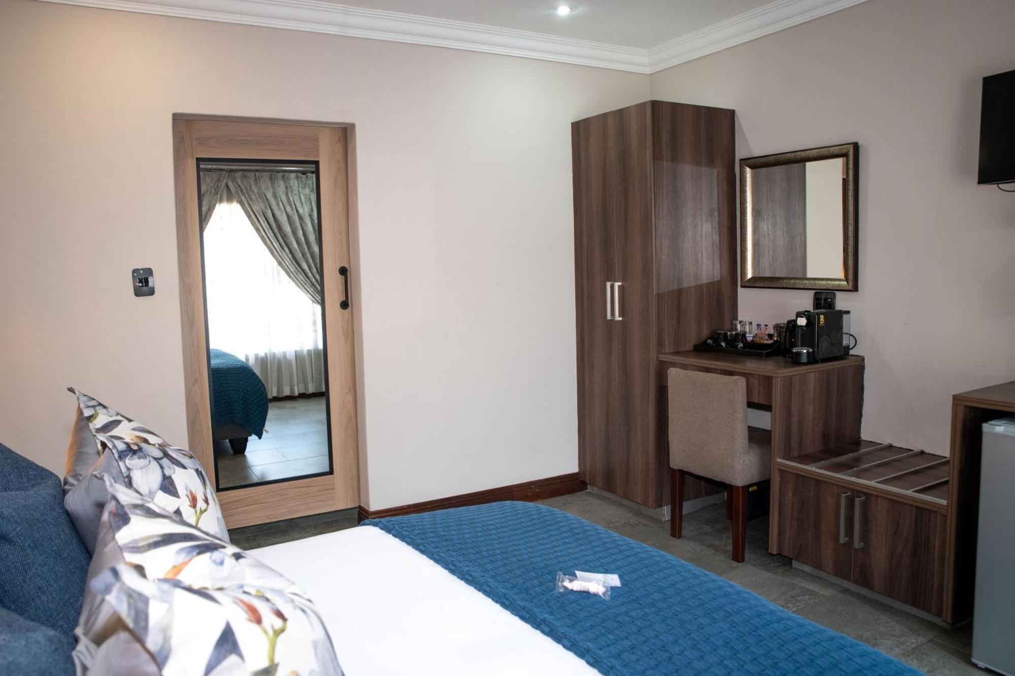 Iso'Bella Vita Guesthouse ファラボルワ 部屋 写真
