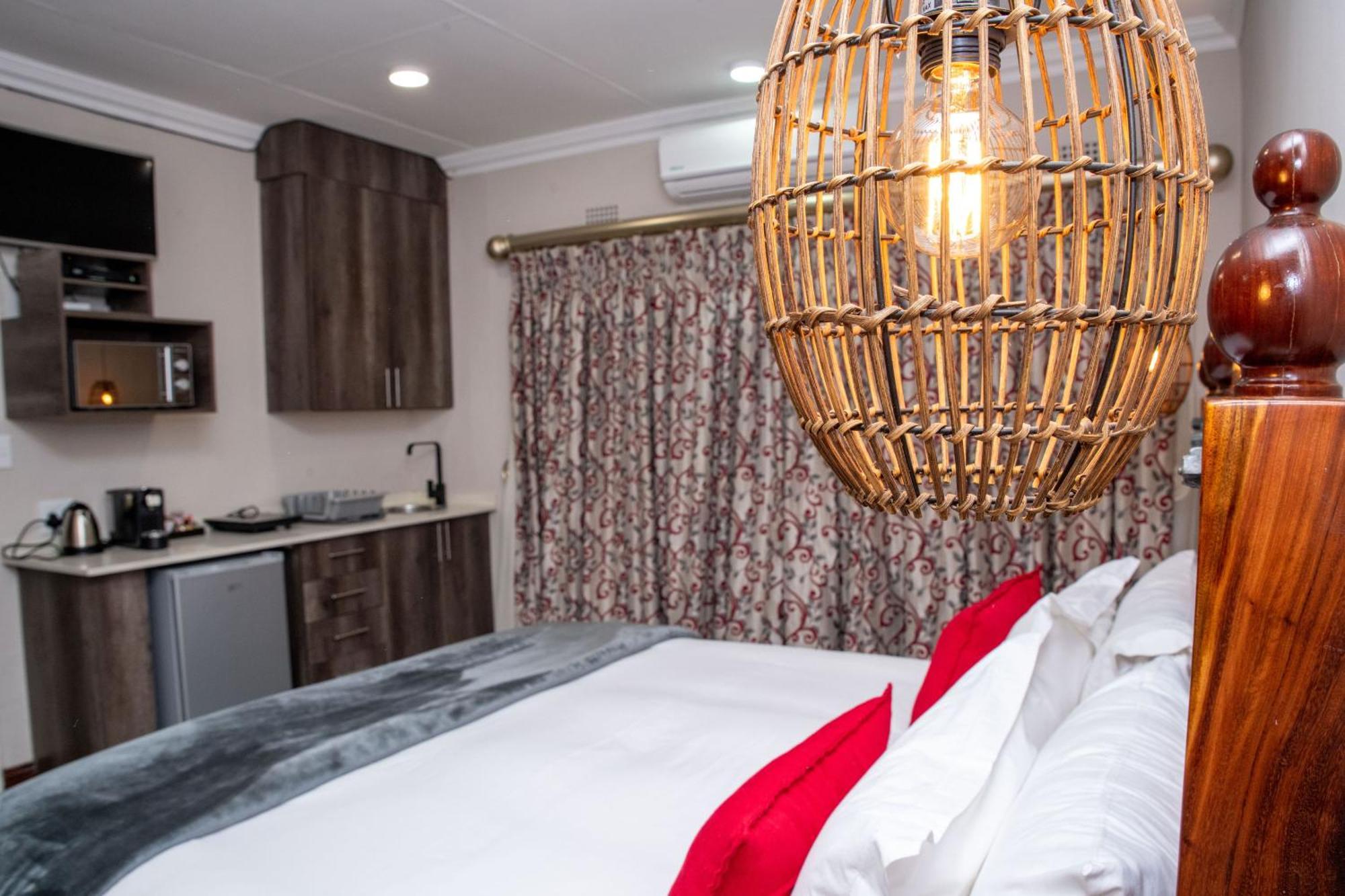 Iso'Bella Vita Guesthouse ファラボルワ エクステリア 写真