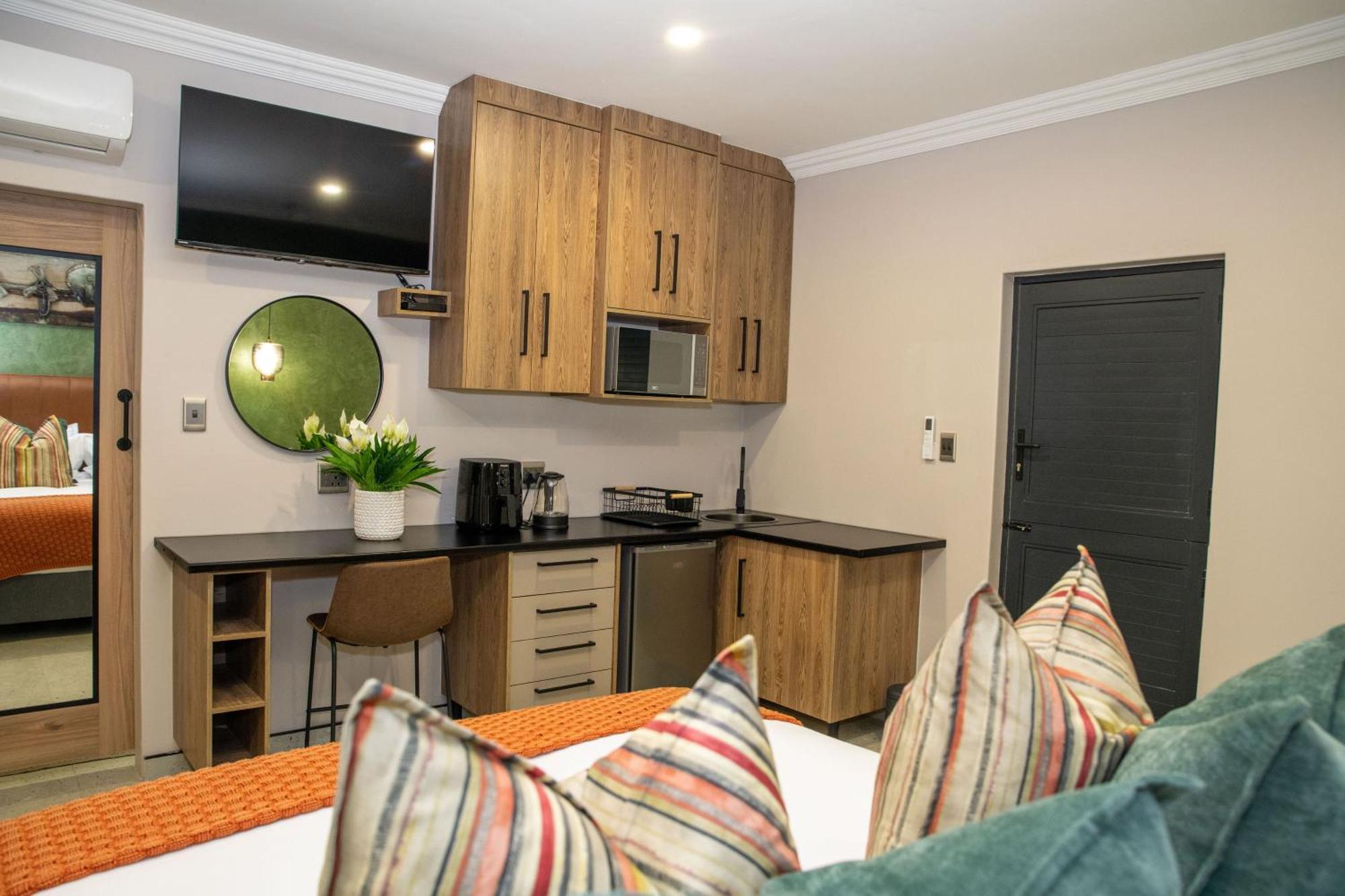 Iso'Bella Vita Guesthouse ファラボルワ エクステリア 写真