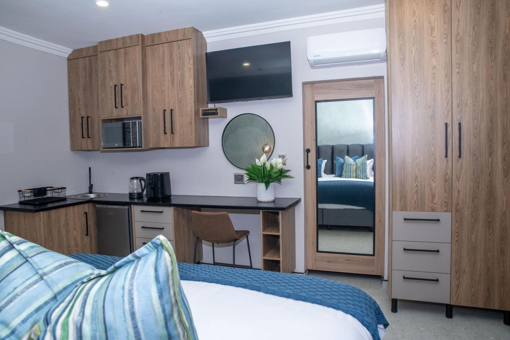Iso'Bella Vita Guesthouse ファラボルワ エクステリア 写真